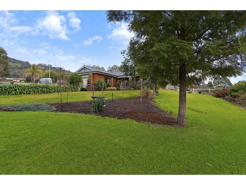 27 Howards  Road, Baranduda VIC 3691