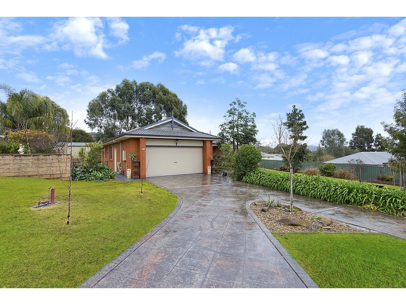 27 Howards  Road, Baranduda VIC 3691