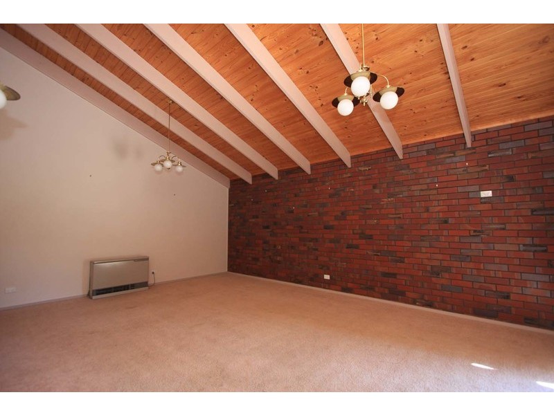 2/8 Fraser  Court, Wodonga VIC 3690