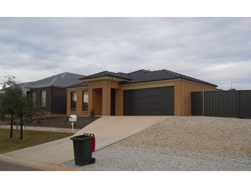 14 Silky Oak Avenue, Wodonga VIC 3690