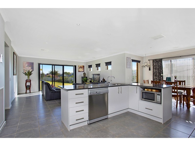 2 Mackenzie Crescent, Wodonga VIC 3690
