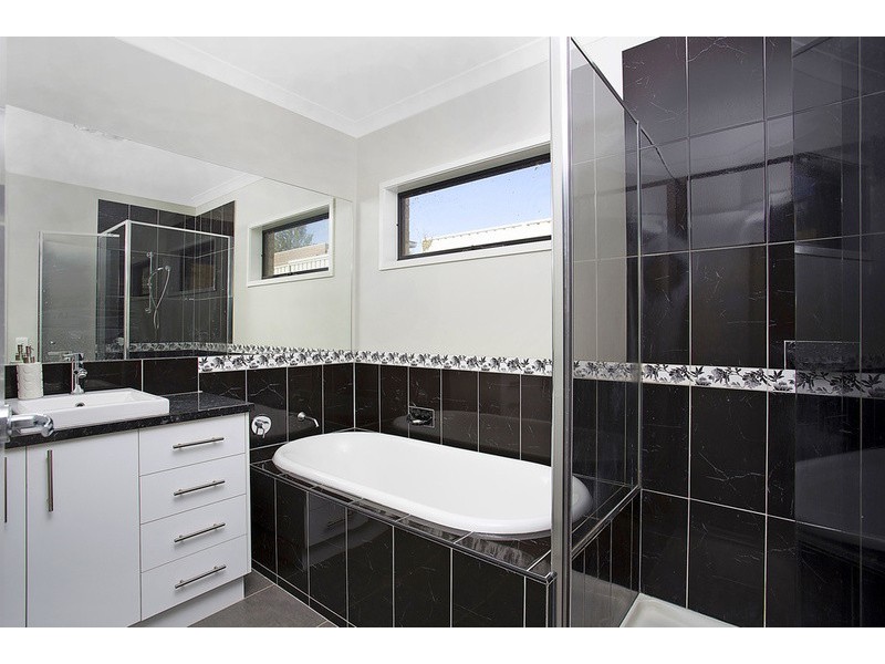 2 Mackenzie Crescent, Wodonga VIC 3690