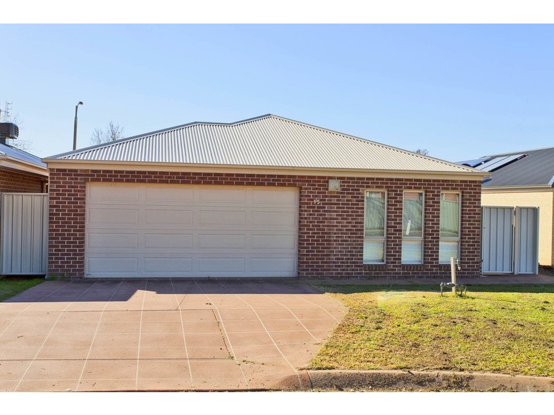 15  Oakmont Circuit, Wodonga VIC 3690