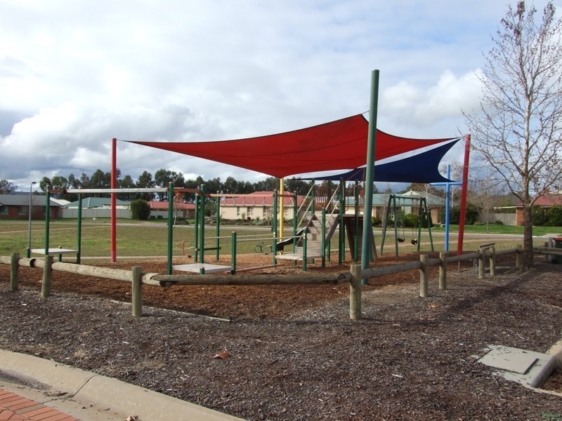 15  Oakmont Circuit, Wodonga VIC 3690