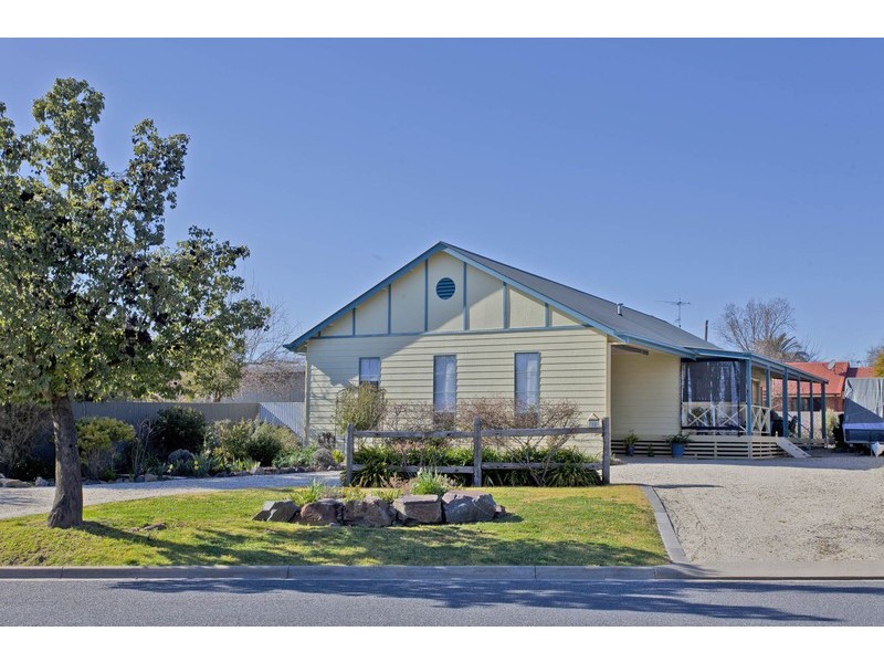 10 Main Street, Chiltern VIC 3683