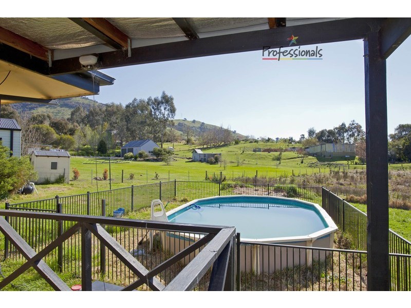 4 Michelle Drive, Kiewa VIC 3691