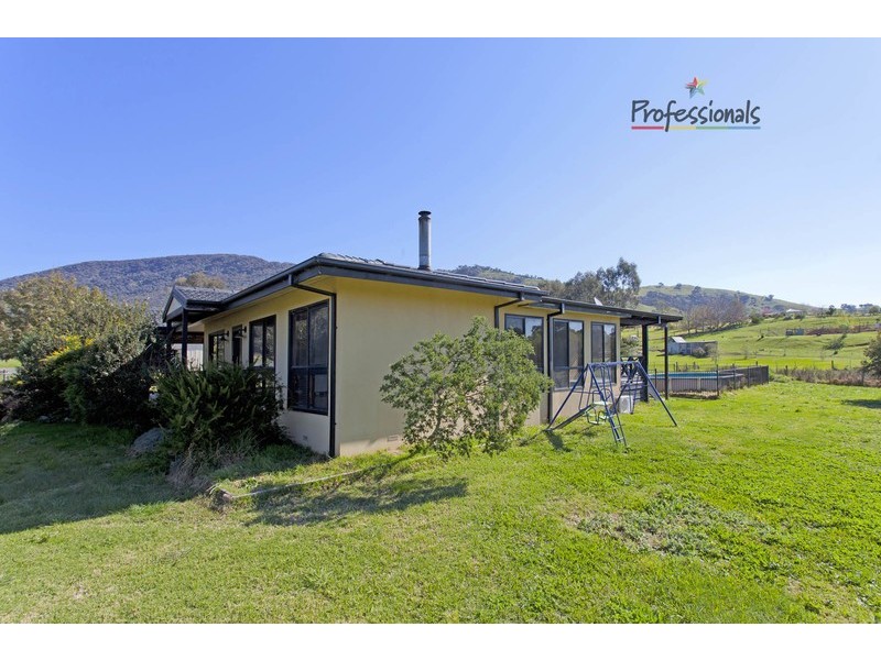 4 Michelle Drive, Kiewa VIC 3691