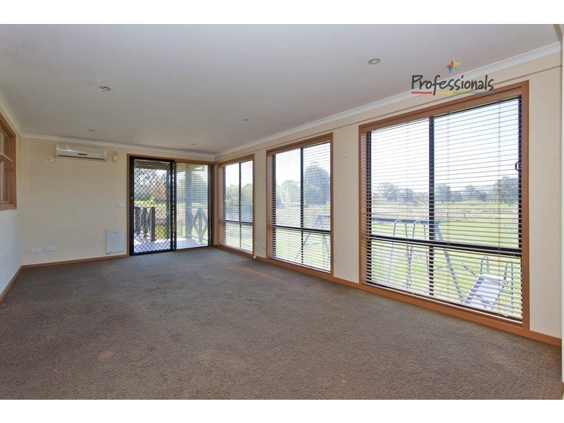 4 Michelle Drive, Kiewa VIC 3691