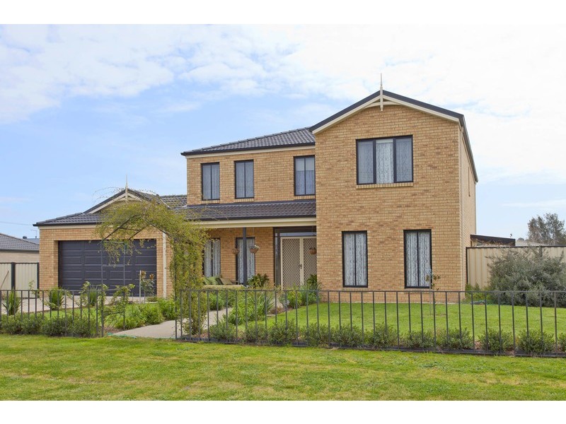 29 Albert Road, Chiltern VIC 3683