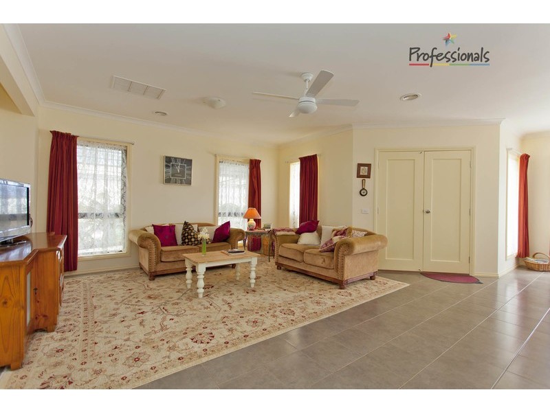29 Albert Road, Chiltern VIC 3683