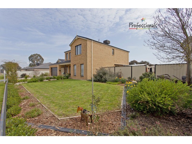 29 Albert Road, Chiltern VIC 3683