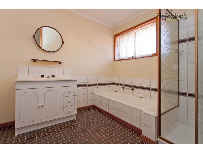 12 Karalla Court, Wodonga VIC 3690