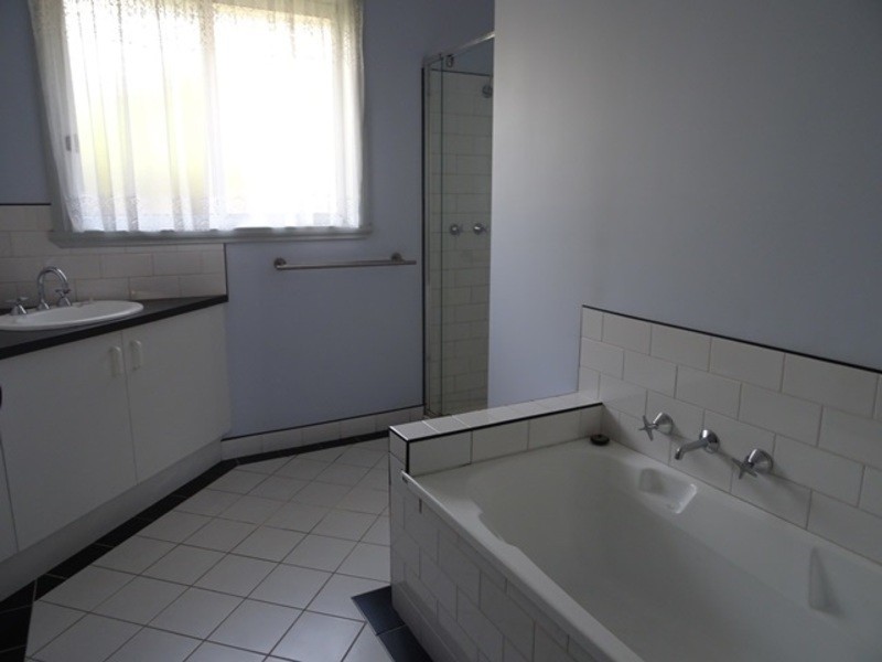 2/13 Kingsbury Court, Wodonga VIC 3690