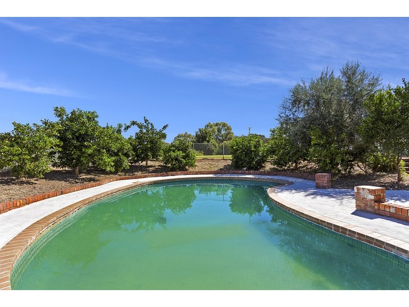 15 Stafford Road, Albury NSW 2640