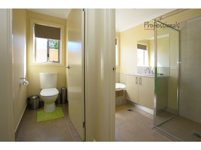 2/776 Centaur Road, Lavington NSW 2641