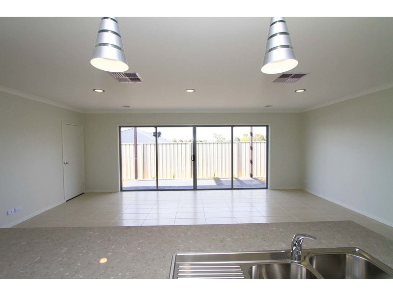 4/17 Thorneycroft Avenue, Wodonga VIC 3690