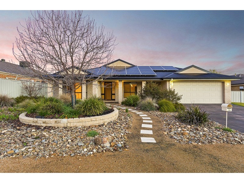 128 Newton Circuit, Thurgoona NSW 2640