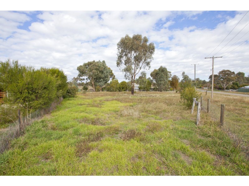 16 Barkly Street, Chiltern VIC 3683