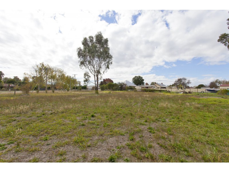 16 Barkly Street, Chiltern VIC 3683