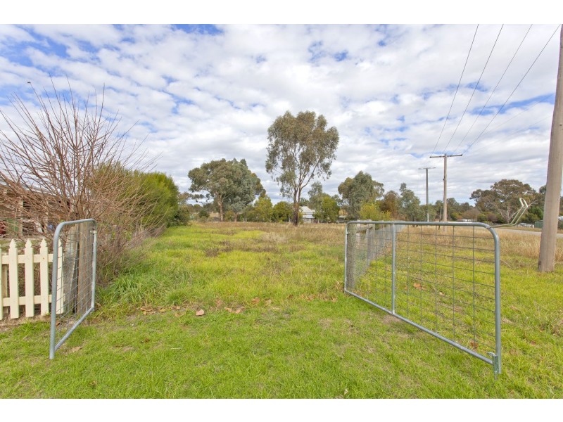16 Barkly Street, Chiltern VIC 3683