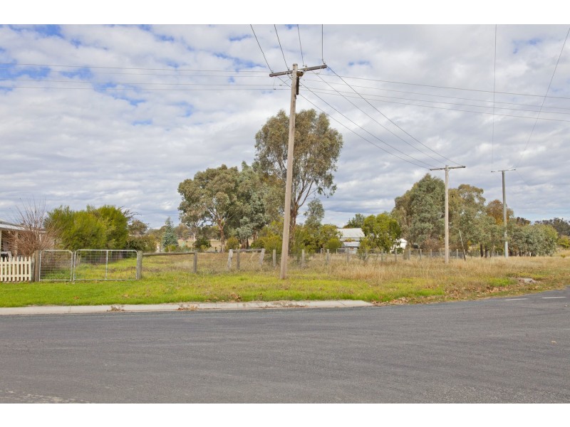 16 Barkly Street, Chiltern VIC 3683