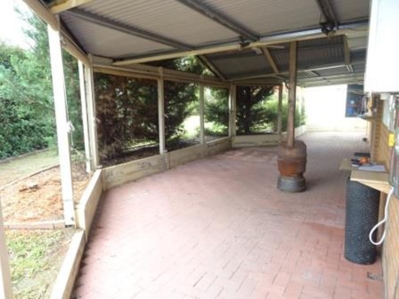 5 Emily Close, Tangambalanga VIC 3691