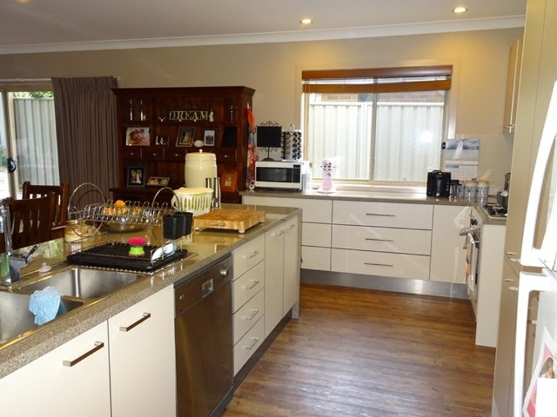 19 Crawford Circuit, Lavington NSW 2641