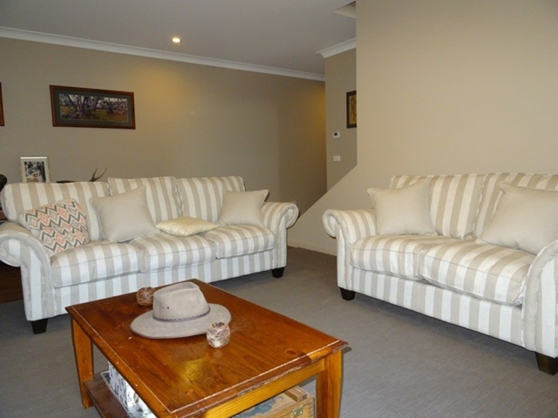 19 Crawford Circuit, Lavington NSW 2641