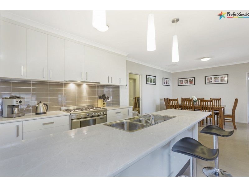 15 Hemlock Court, Baranduda VIC 3691