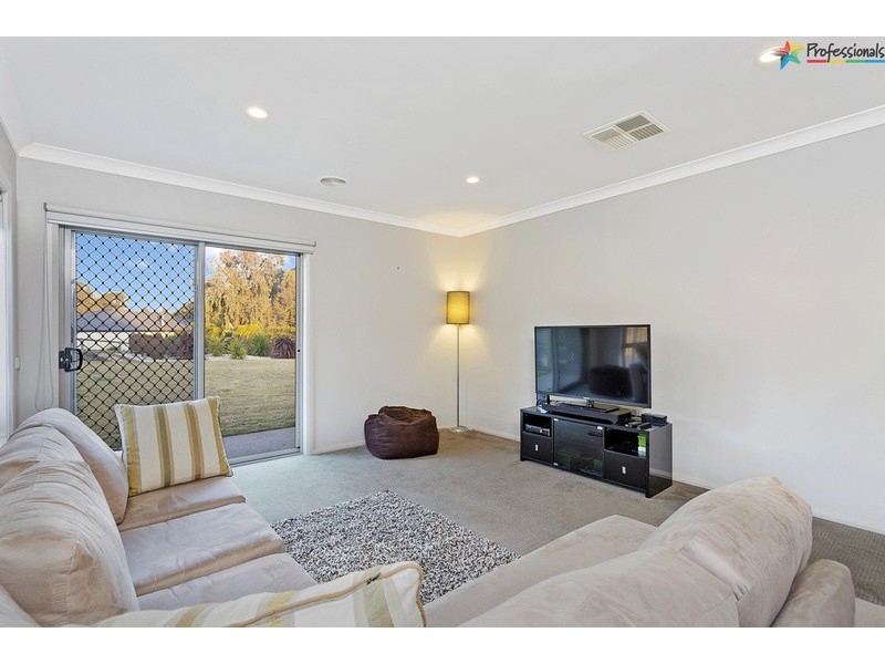 8 Lorikeet Street, Wodonga VIC 3690