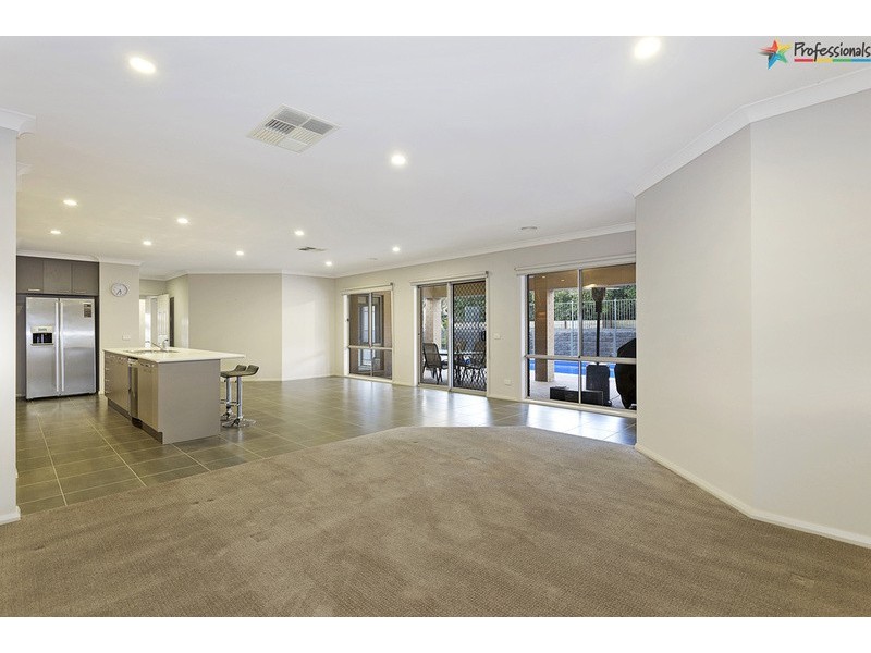 8 Lorikeet Street, Wodonga VIC 3690