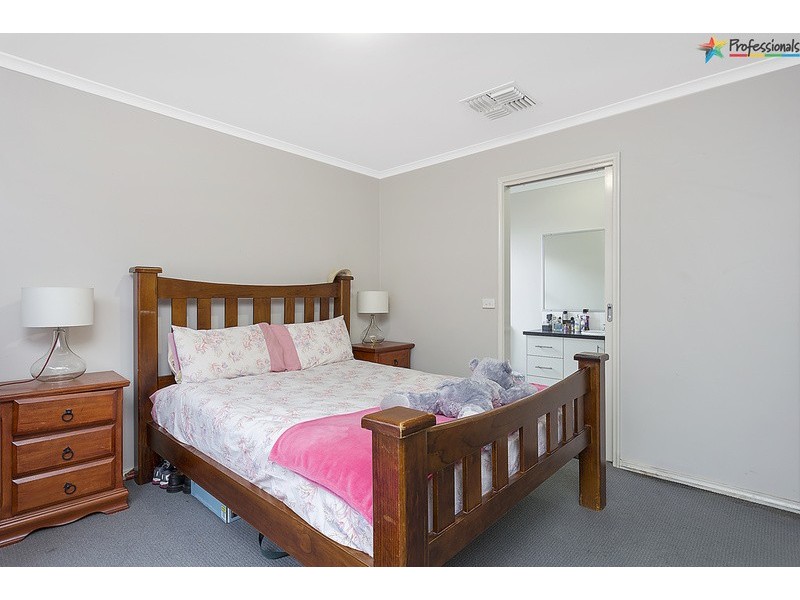 212 Kaitlers Road, Lavington NSW 2641