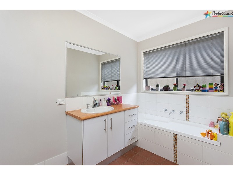 212 Kaitlers Road, Lavington NSW 2641