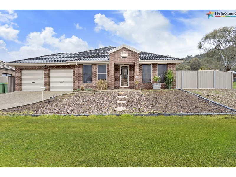 24 Darga Place, Lavington NSW 2641