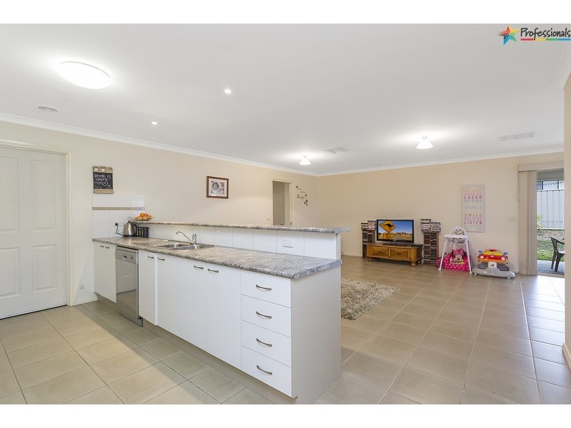 24 Darga Place, Lavington NSW 2641