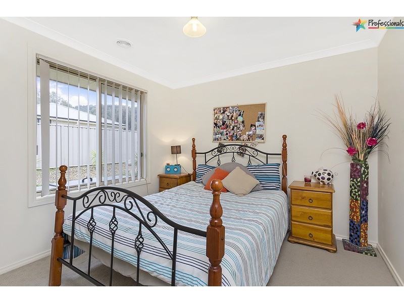 24 Darga Place, Lavington NSW 2641
