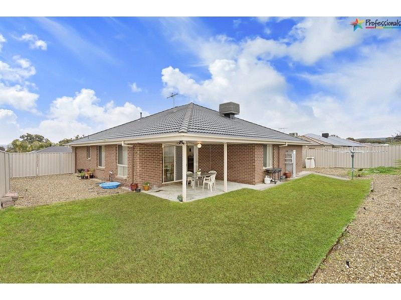 24 Darga Place, Lavington NSW 2641