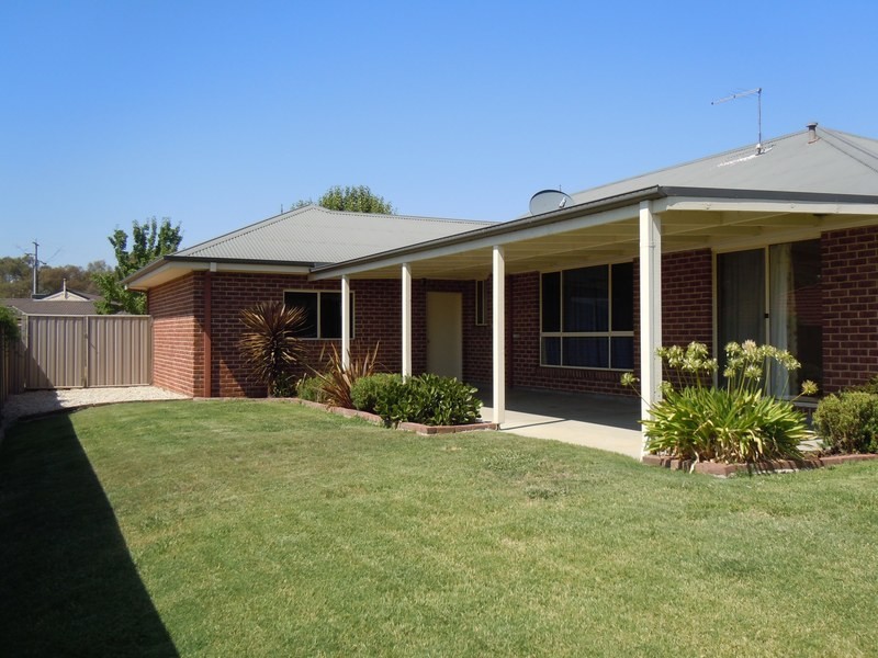 11 Ambrose Crescent, Wodonga VIC 3690