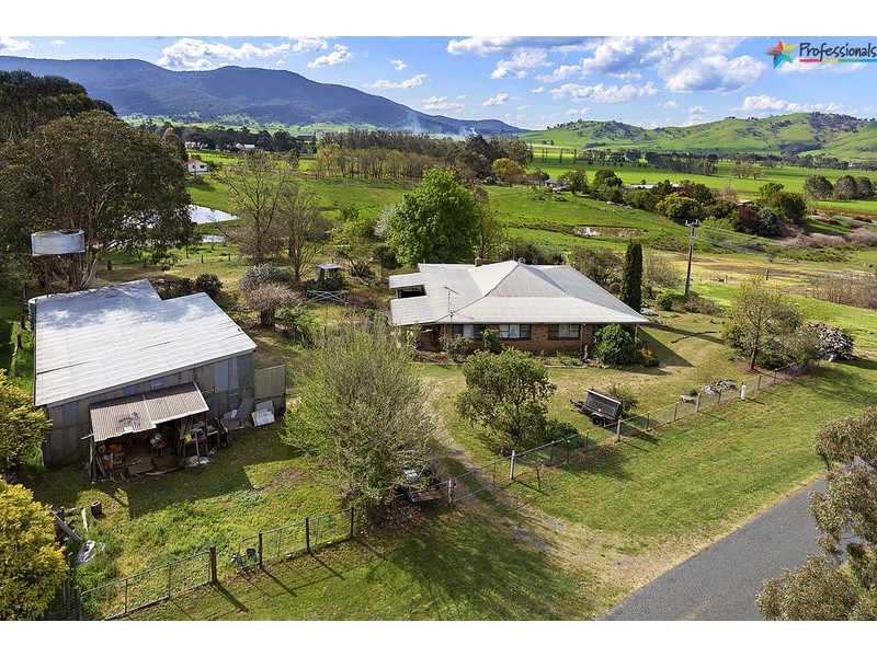 2 Briggs Street, Dederang VIC 3691