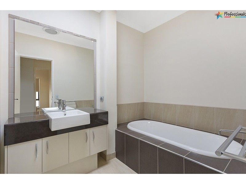 61 Victoria Cross Parade, Wodonga VIC 3690