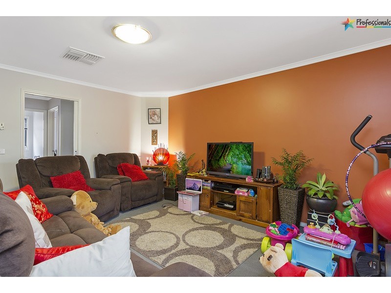 212 Kaitlers Road, Lavington NSW 2641