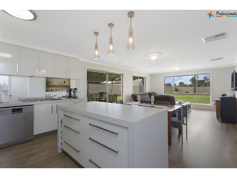 31  Gabrielle Court, Lavington NSW 2641