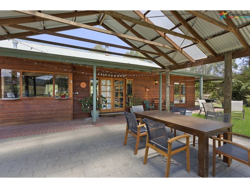 8 Wildon Avenue, Yackandandah VIC 3749