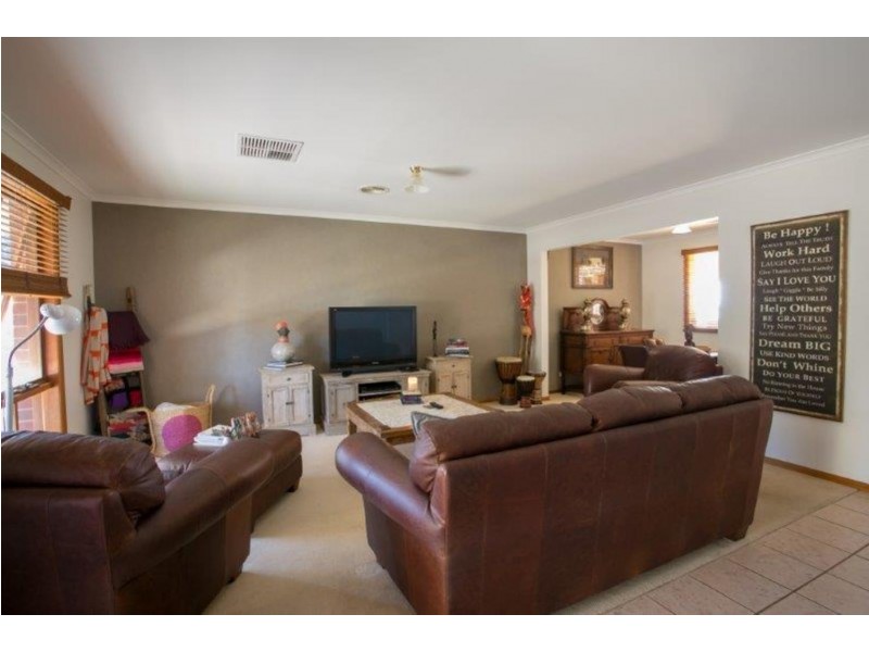 24 Falcon Circuit, Wodonga VIC 3690