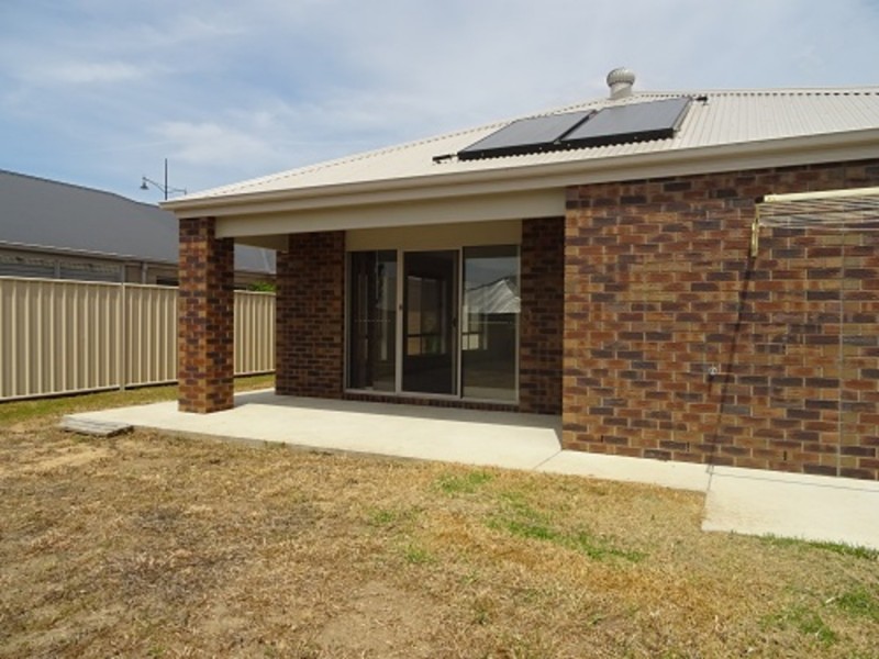 24 Victoria Cross Parade, Wodonga VIC 3690