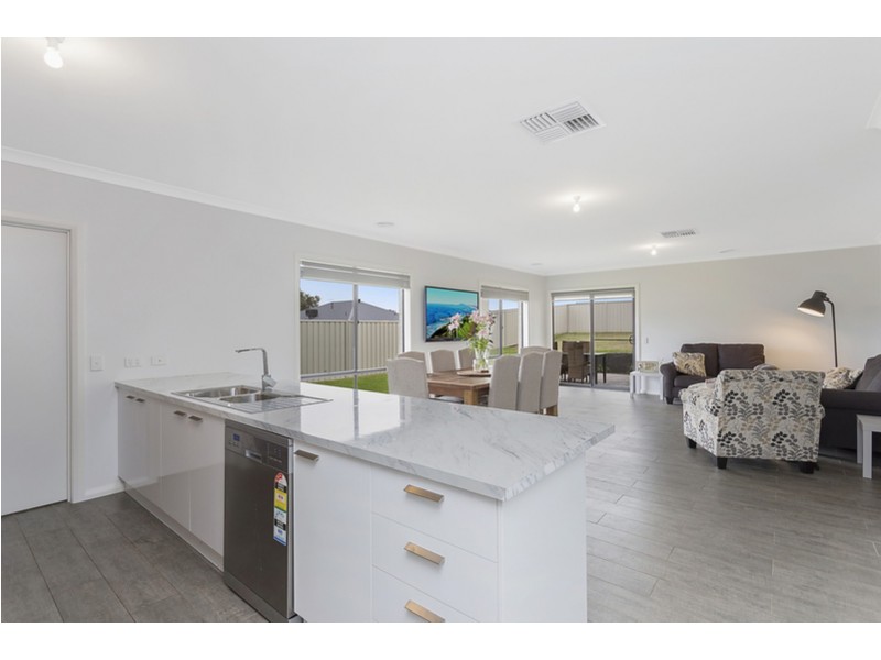 7 Pembroke Crescent, Wodonga VIC 3690