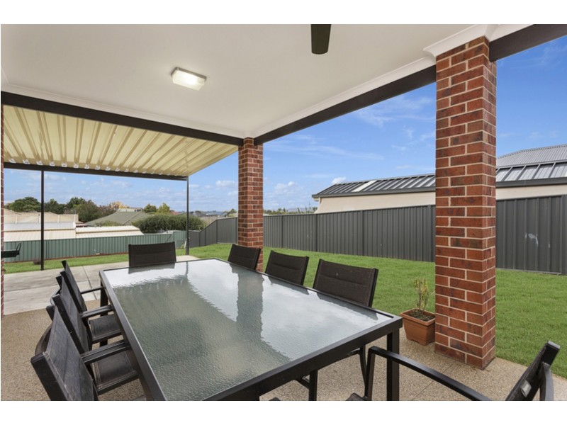 33 Silky Oak Avenue, Wodonga VIC 3690