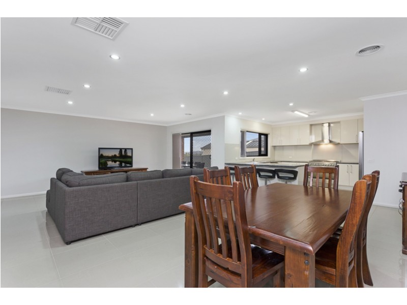 33 Silky Oak Avenue, Wodonga VIC 3690