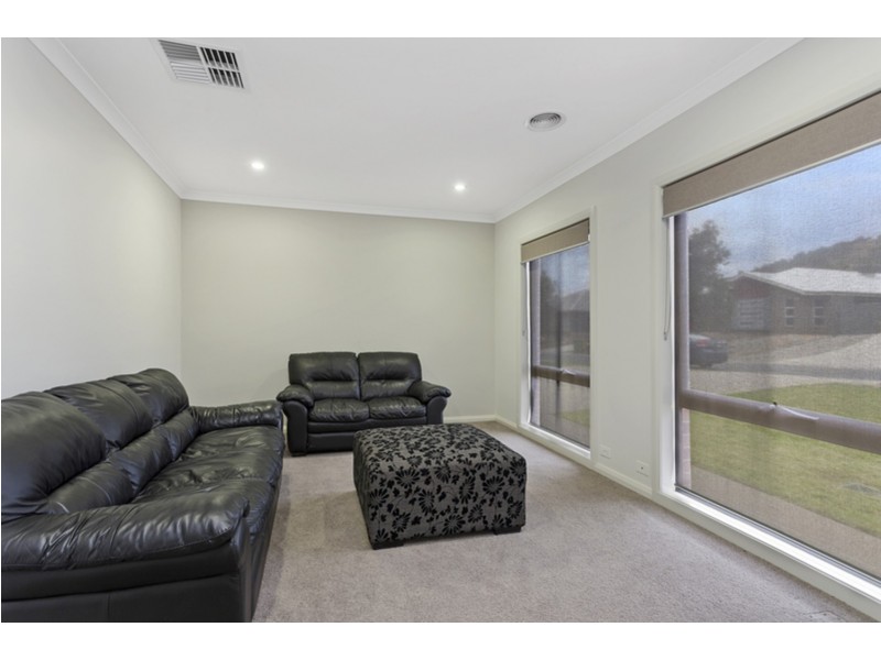 33 Silky Oak Avenue, Wodonga VIC 3690