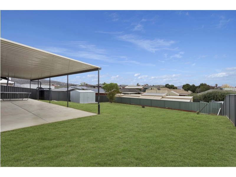 33 Silky Oak Avenue, Wodonga VIC 3690